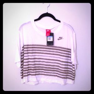 Nike women’s Crop work out top NWT